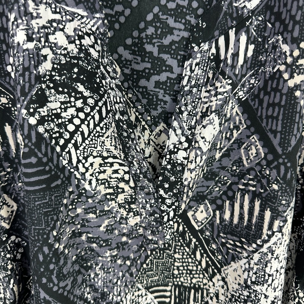 Erika Blouse 1X Black White Abstract Sequin V-Neck Boho Career Workwear Top - Picture 3 of 6